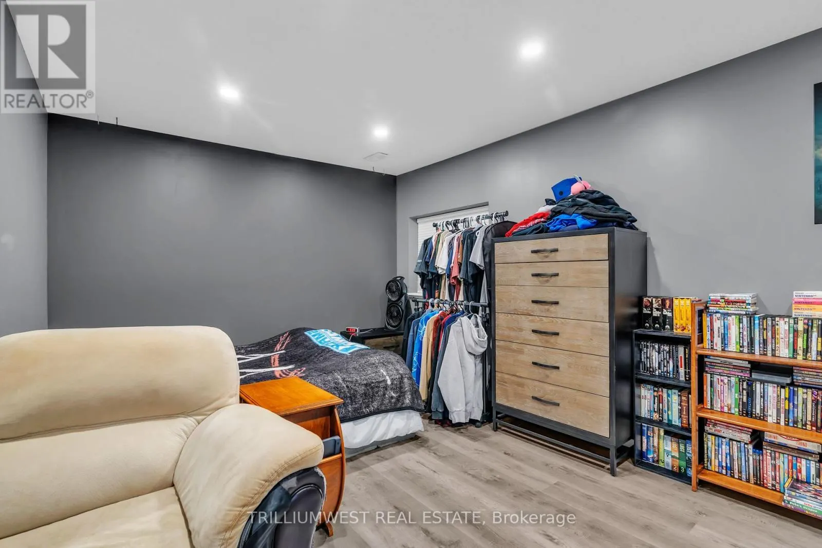 49 MEADOWRIDGE STREET