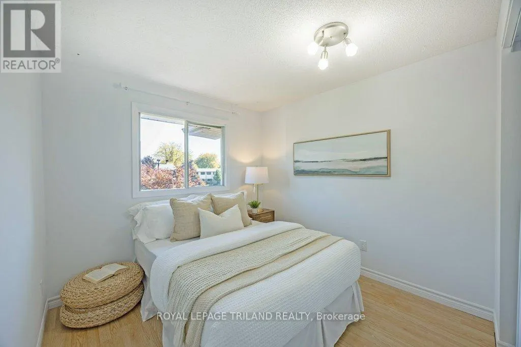 122 GOLFDALE CRESCENT