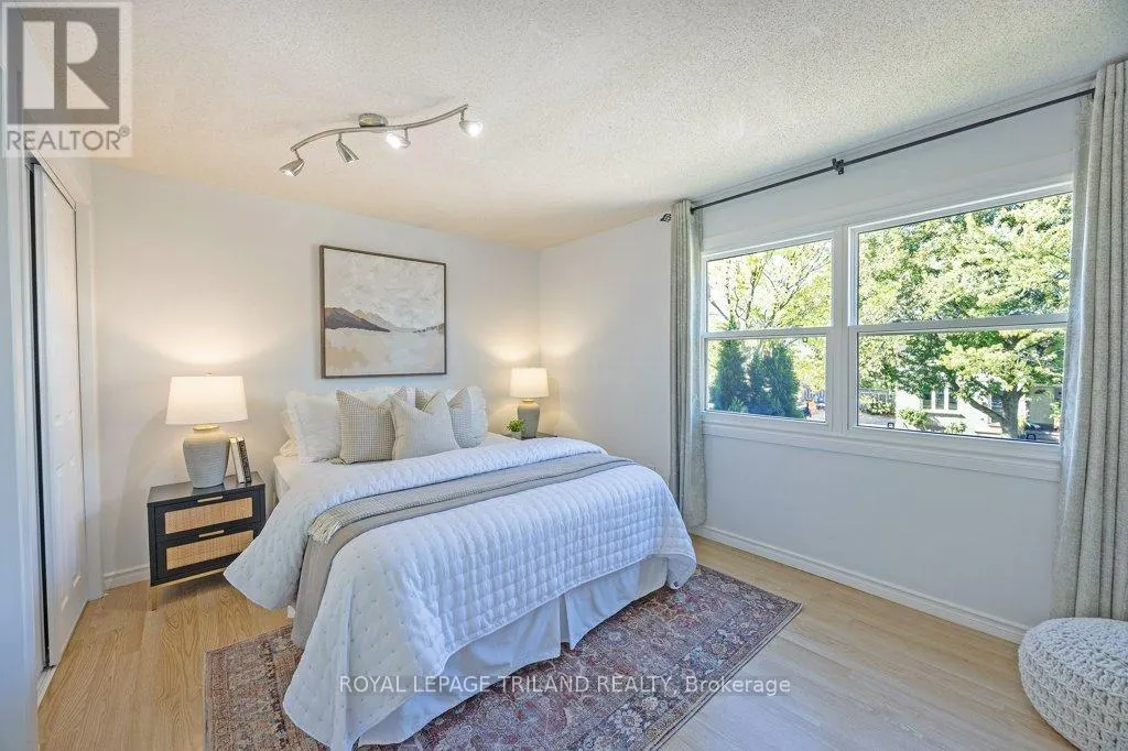 122 GOLFDALE CRESCENT