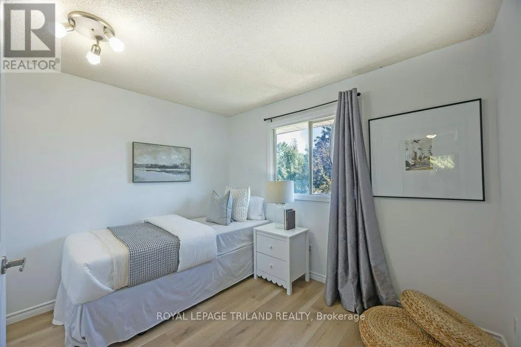 122 GOLFDALE CRESCENT