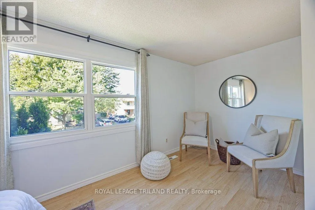 122 GOLFDALE CRESCENT