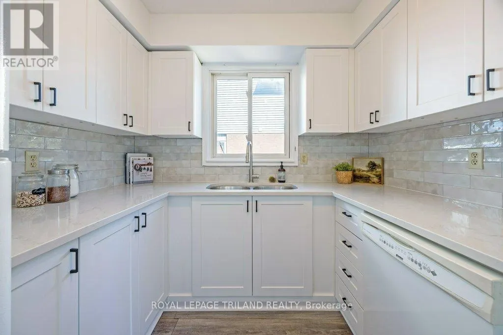 122 GOLFDALE CRESCENT