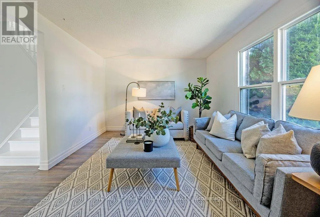 122 GOLFDALE CRESCENT