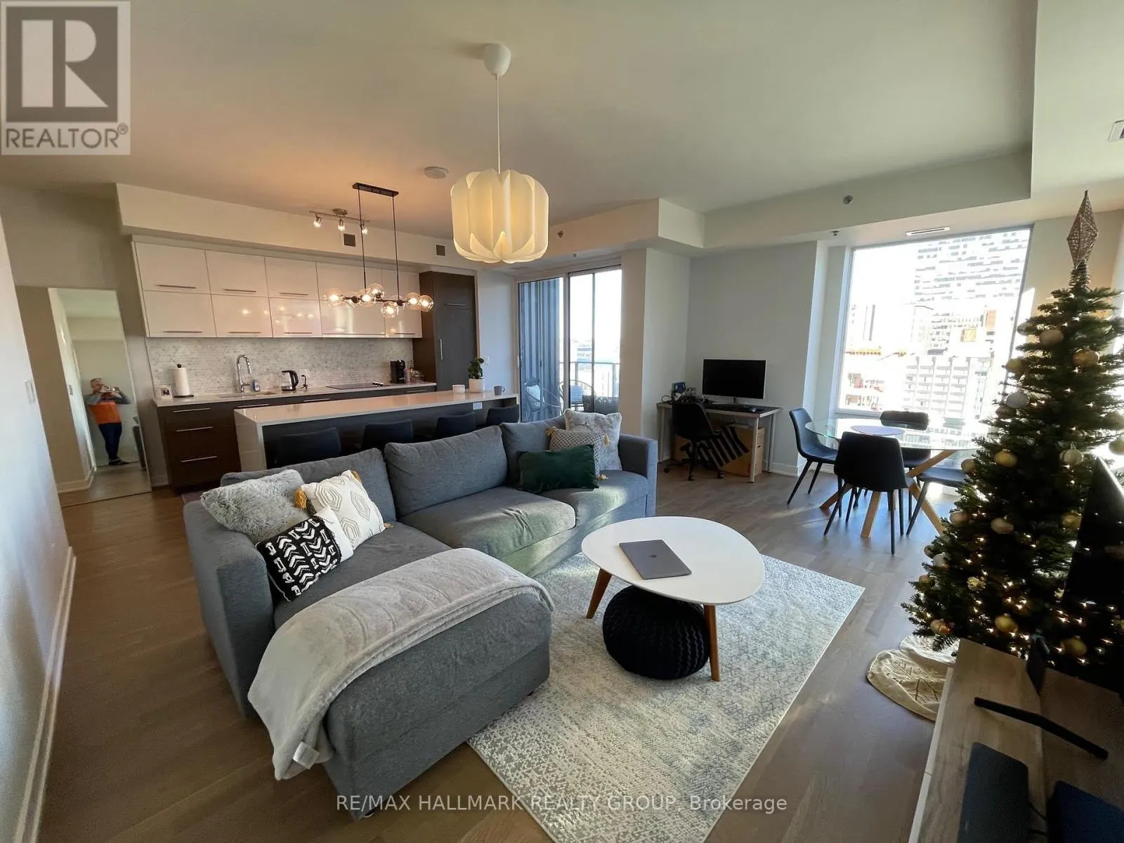 1202 - 428 SPARKS STREET