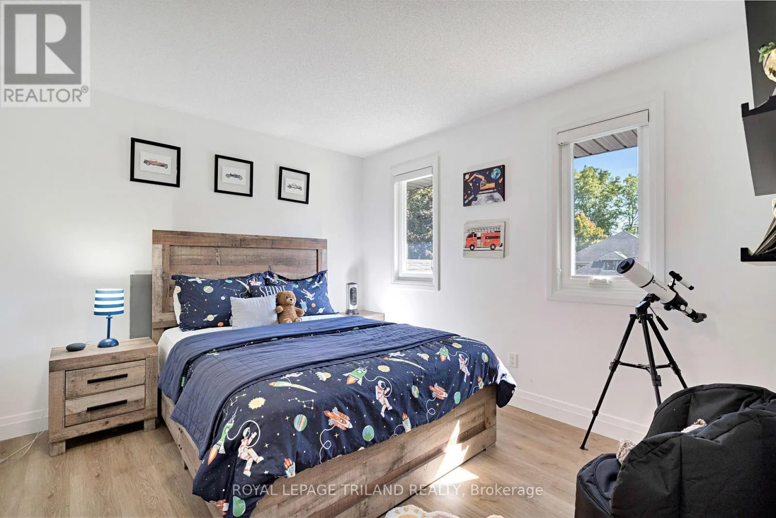 22 WENDY CRESCENT
