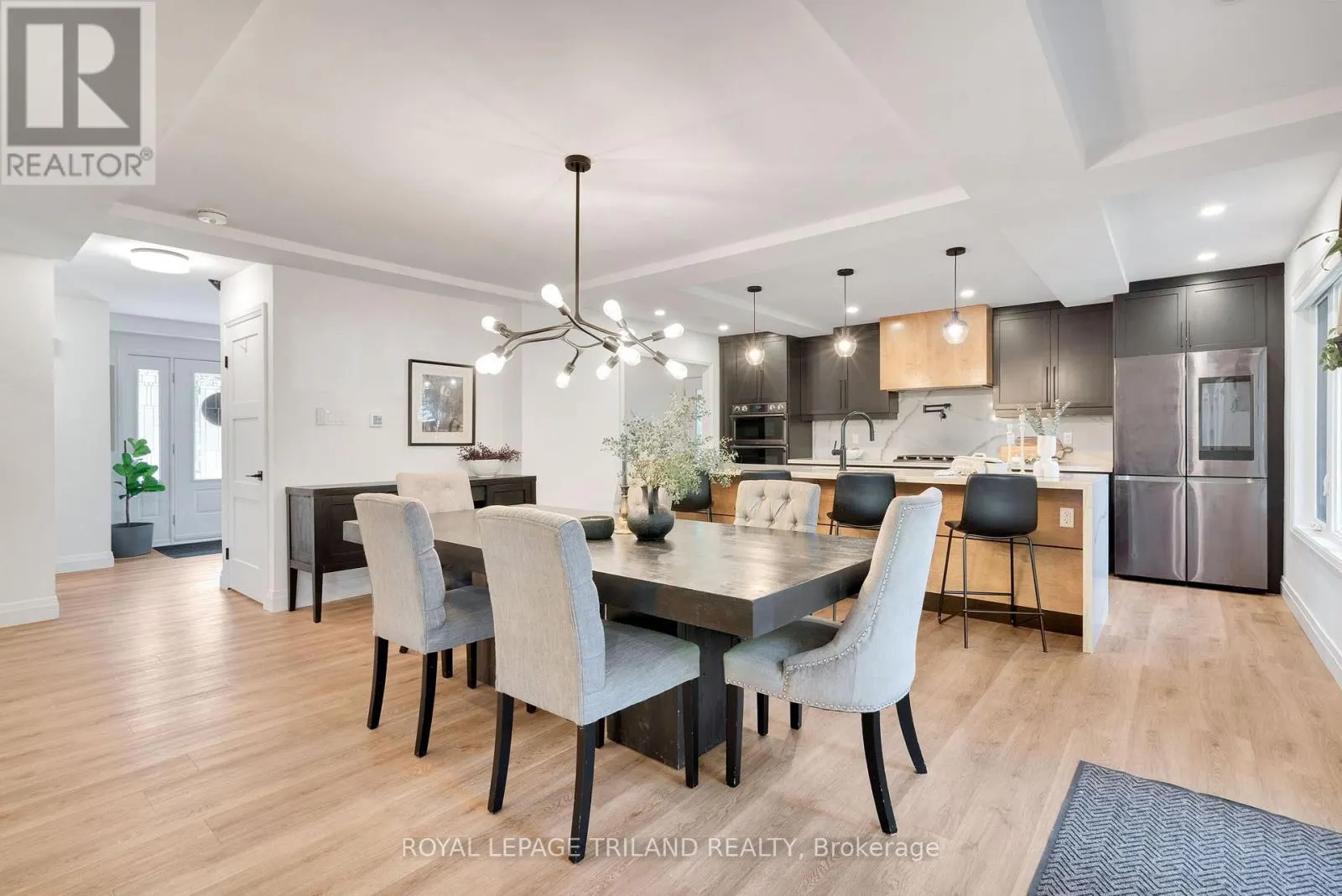 22 WENDY CRESCENT