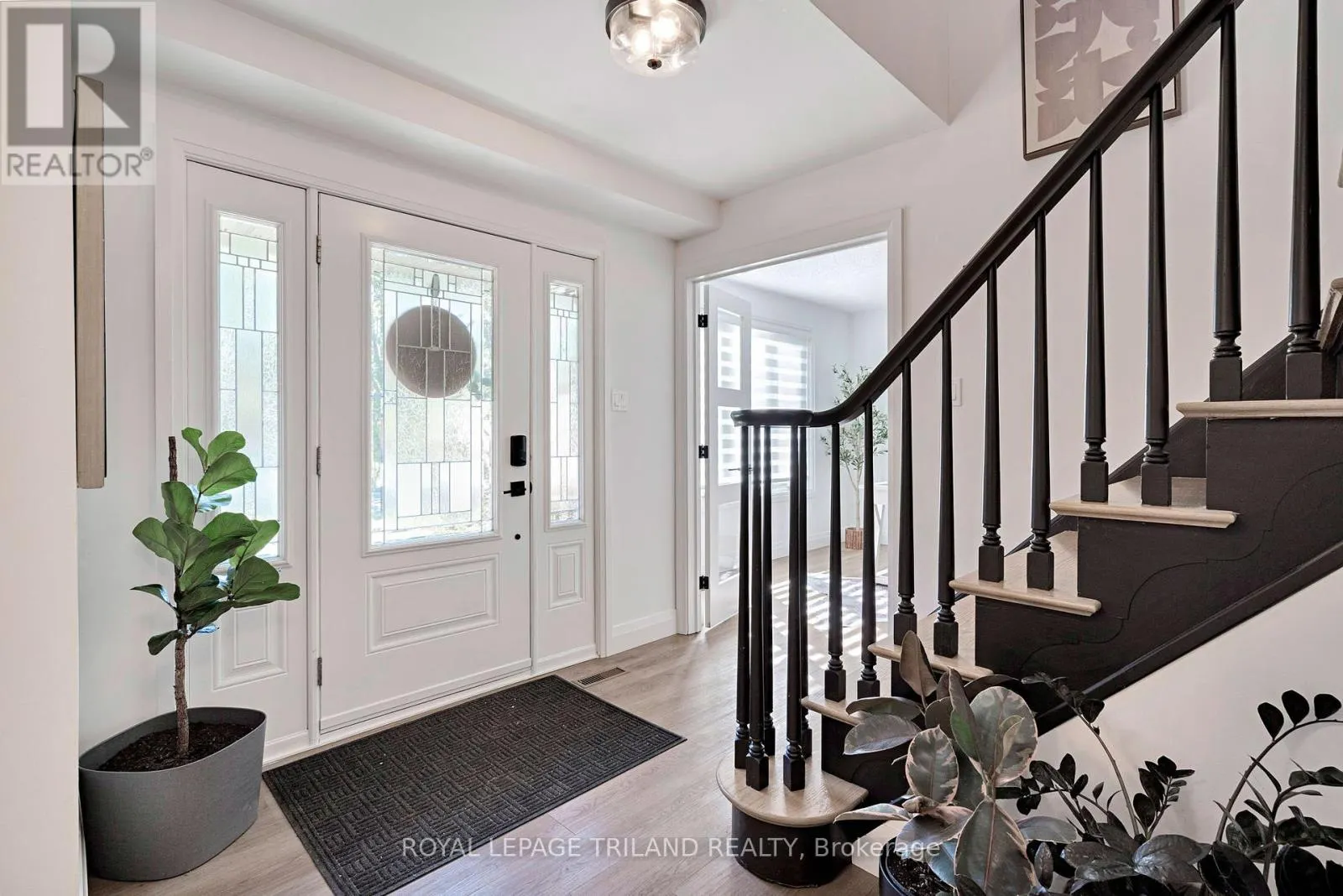 22 WENDY CRESCENT
