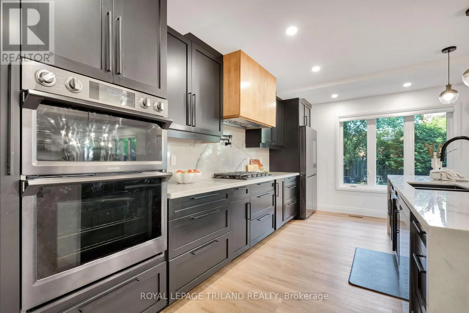 22 WENDY CRESCENT