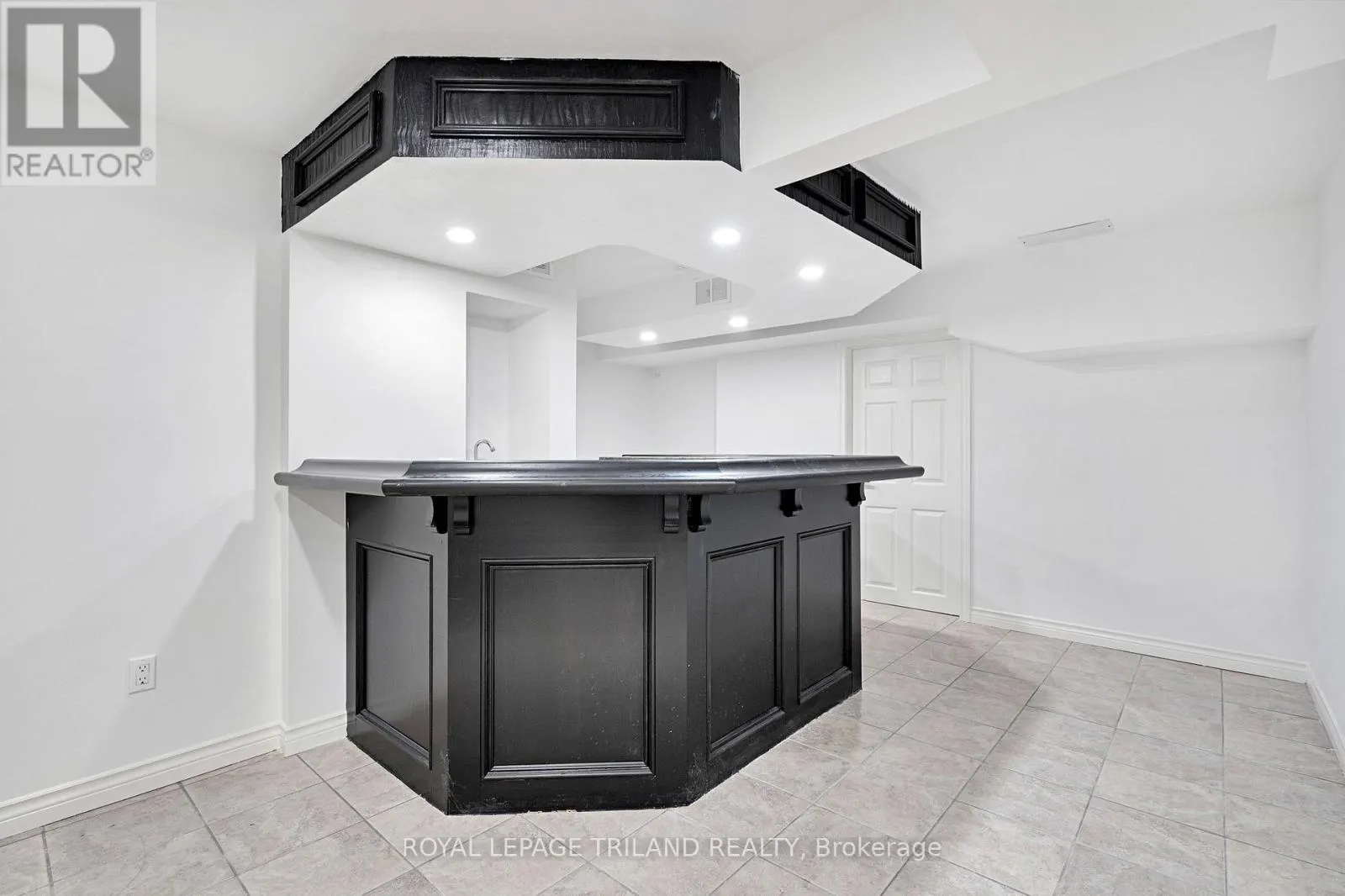 22 WENDY CRESCENT