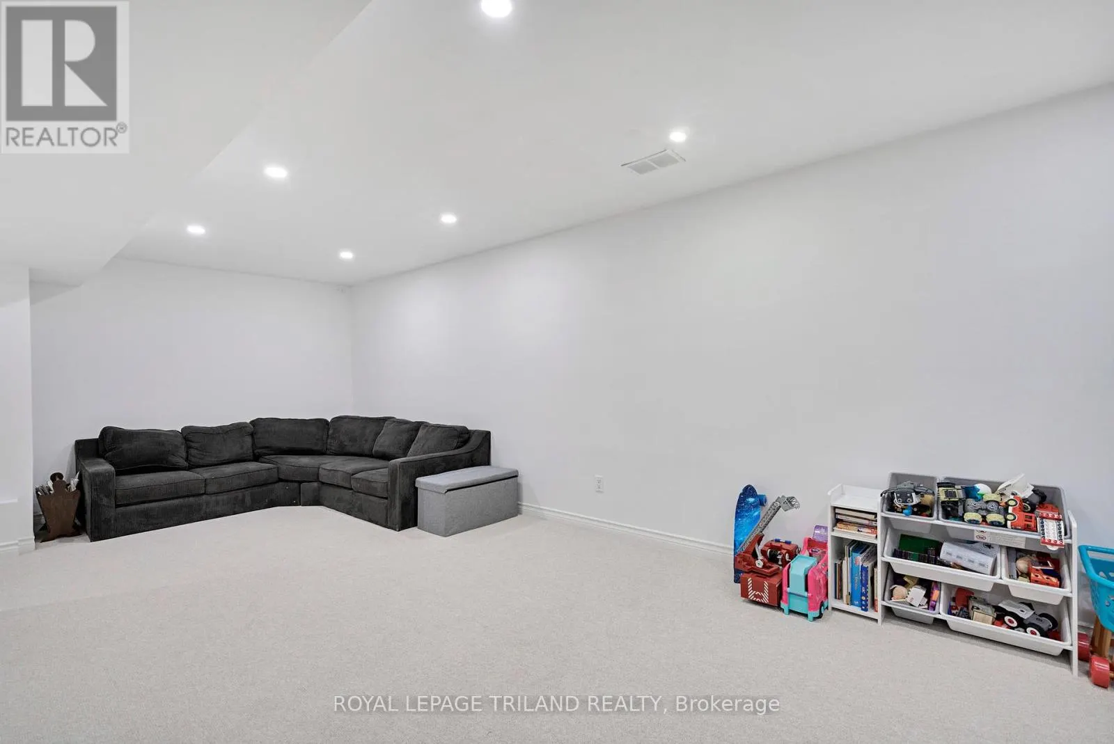 22 WENDY CRESCENT