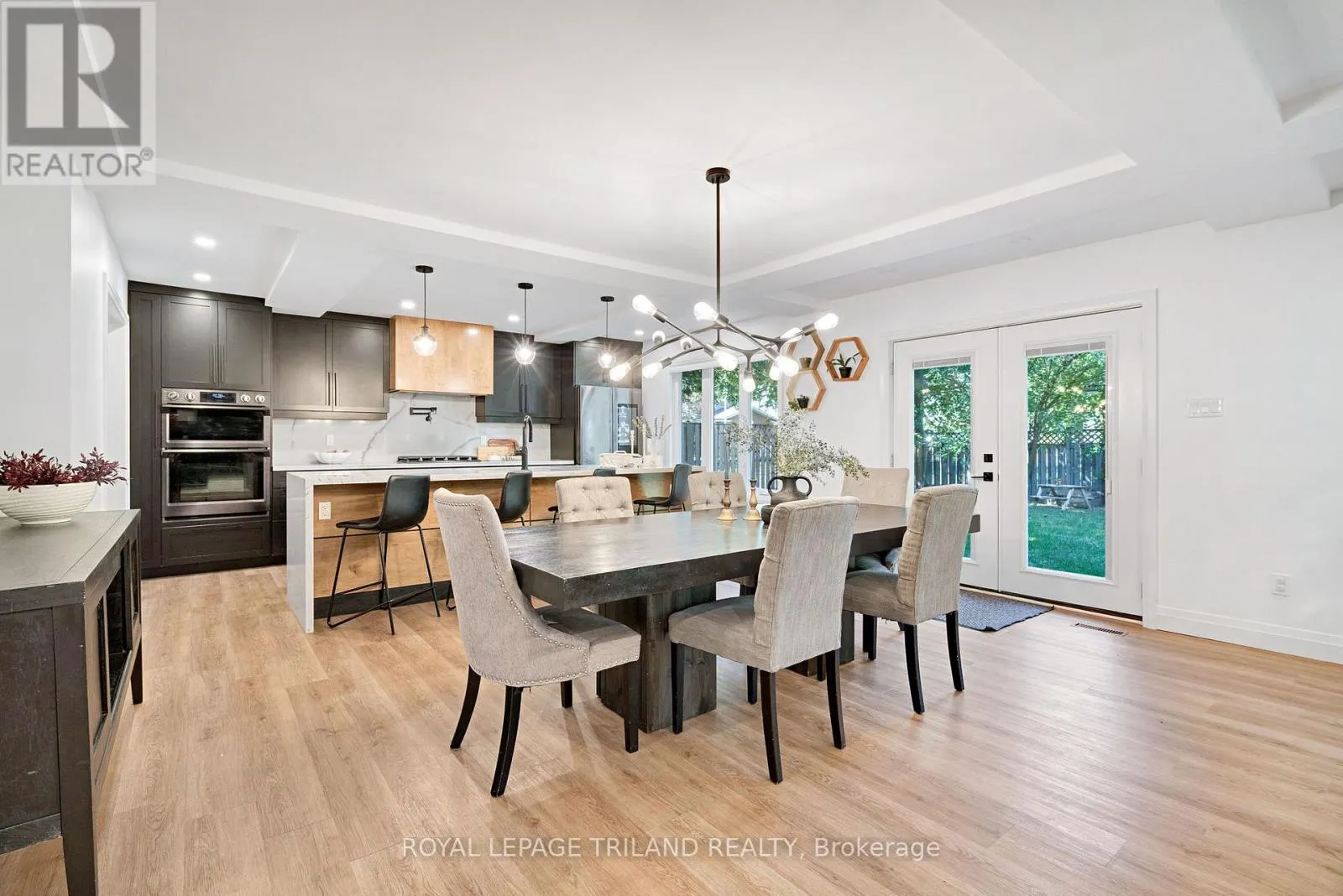 22 WENDY CRESCENT