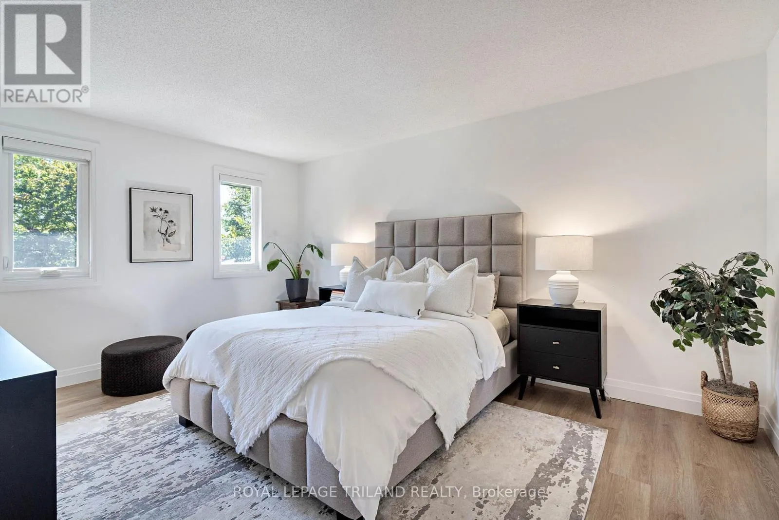 22 WENDY CRESCENT