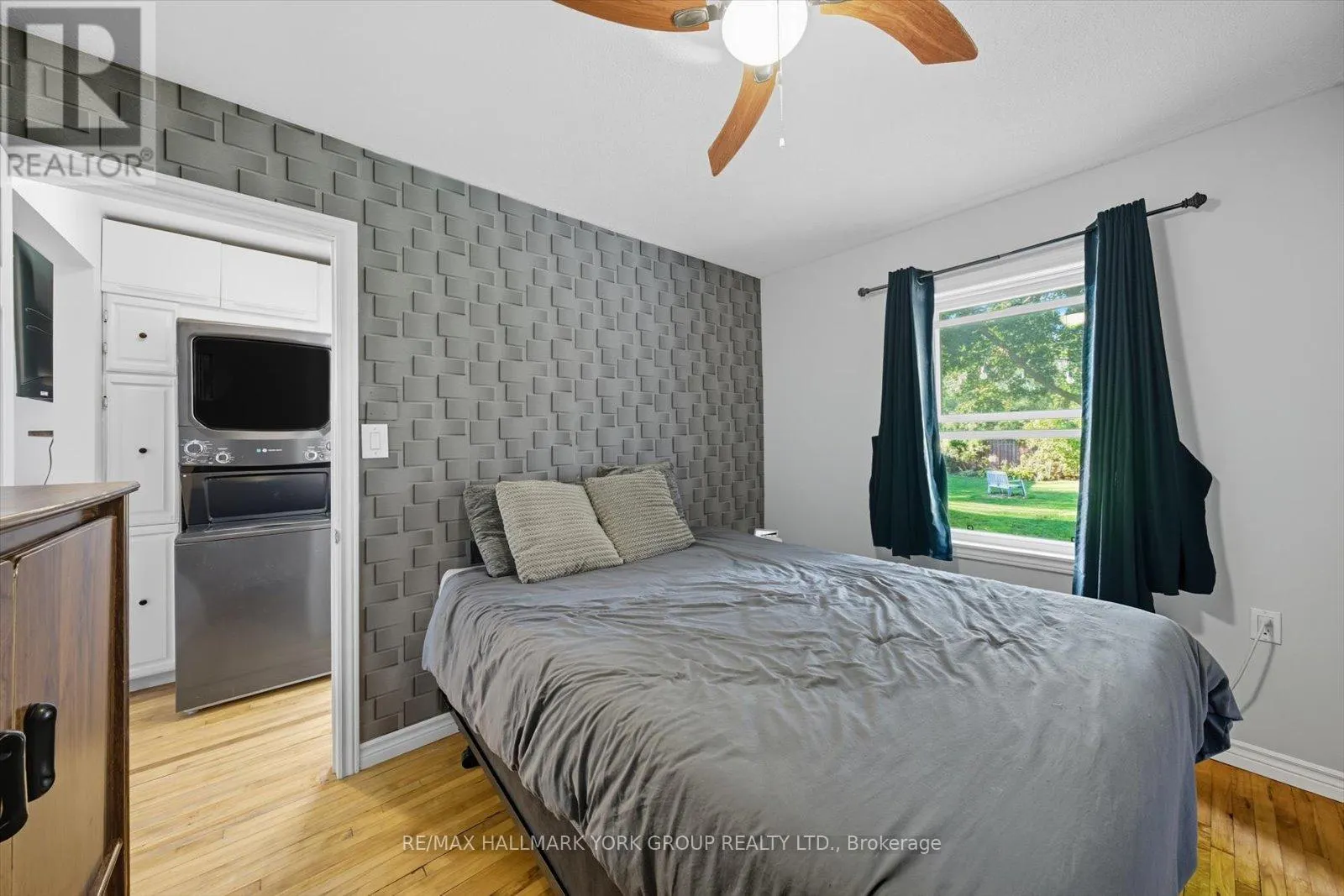 24 CHURCHILL CRESCENT