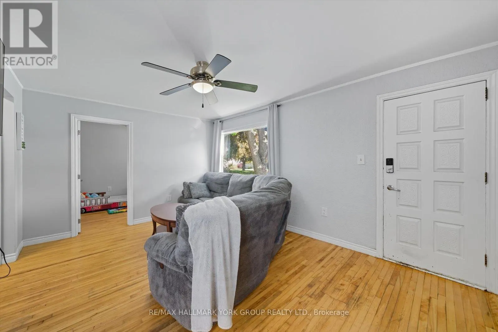 24 CHURCHILL CRESCENT