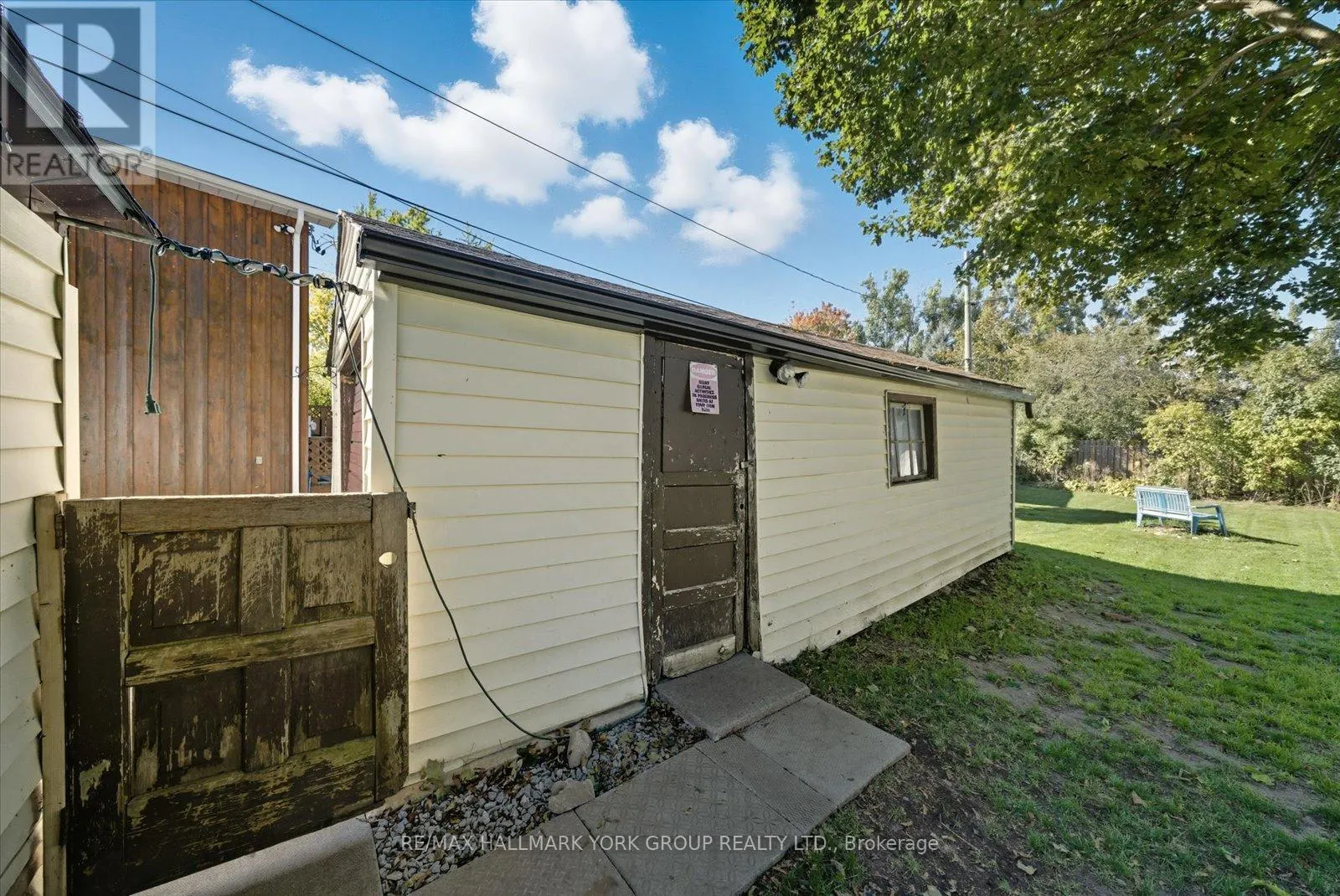 24 CHURCHILL CRESCENT