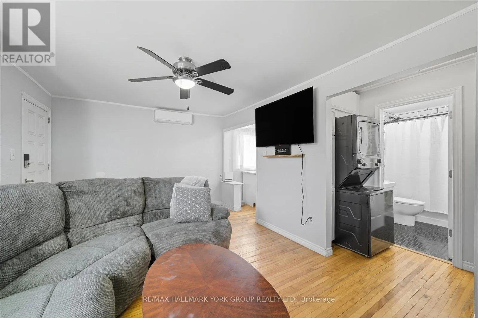 24 CHURCHILL CRESCENT