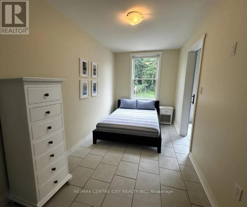 2 - 221 COLBORNE STREET, #2