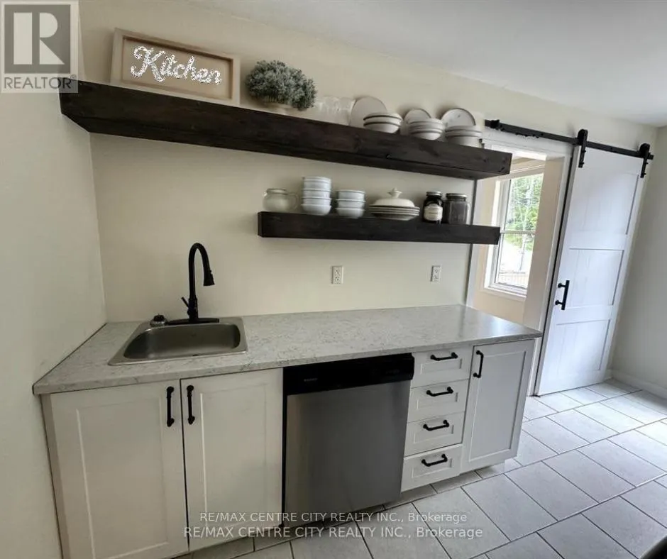 2 - 221 COLBORNE STREET, #2