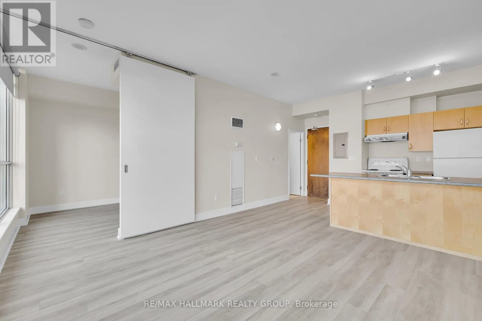 210 - 180 YORK STREET