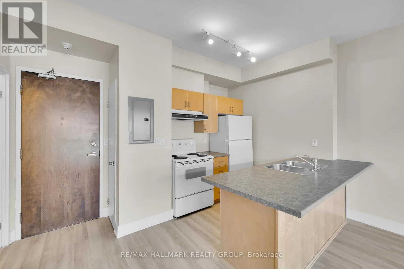 210 - 180 YORK STREET