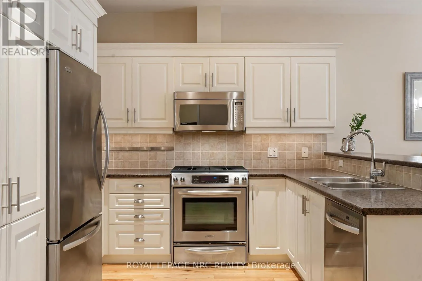 20 - 2880 KING STREET, #20