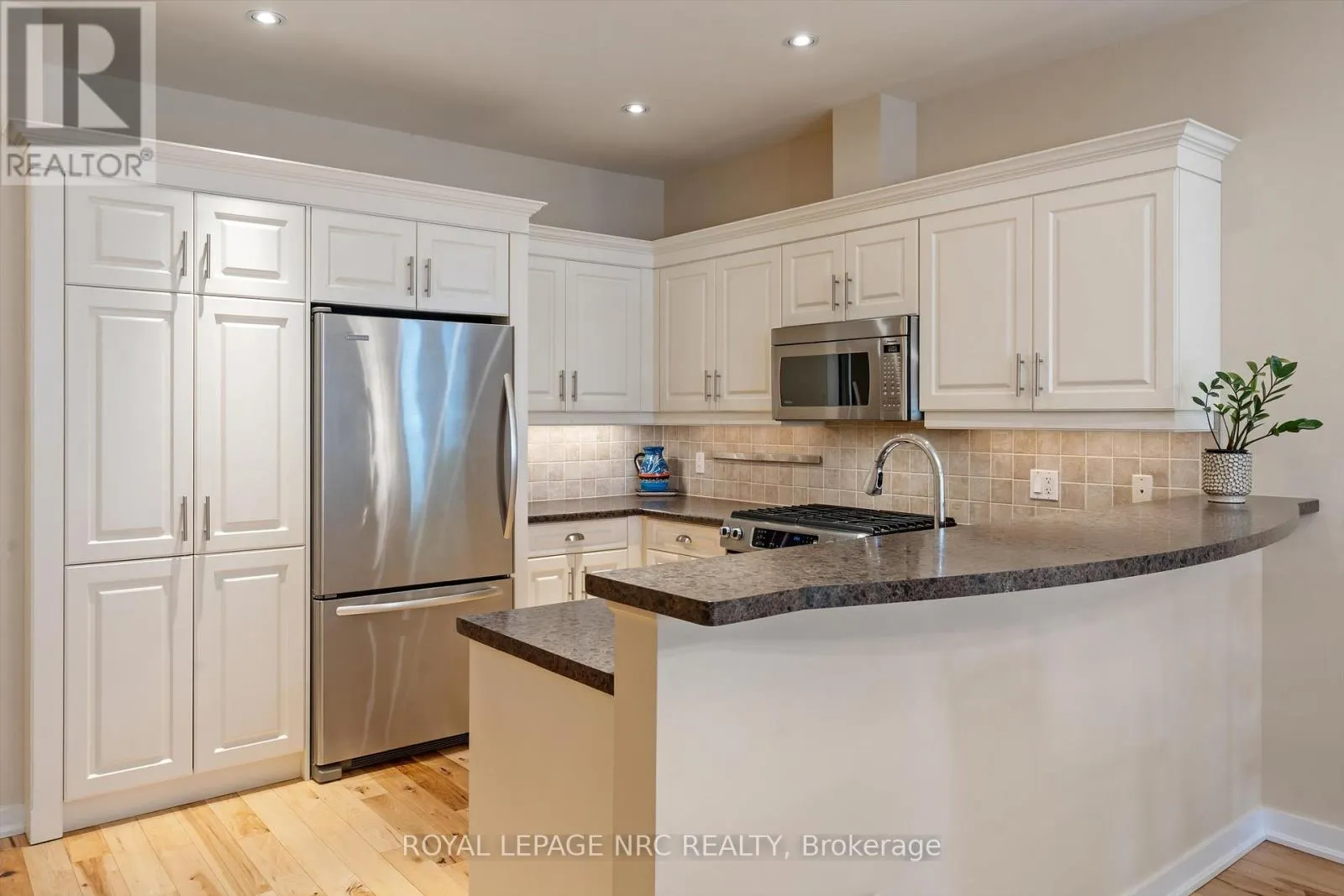 20 - 2880 KING STREET, #20