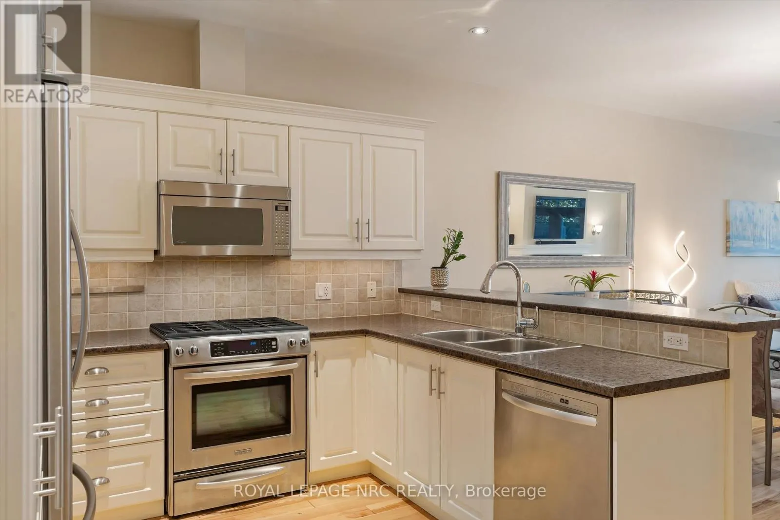 20 - 2880 KING STREET, #20
