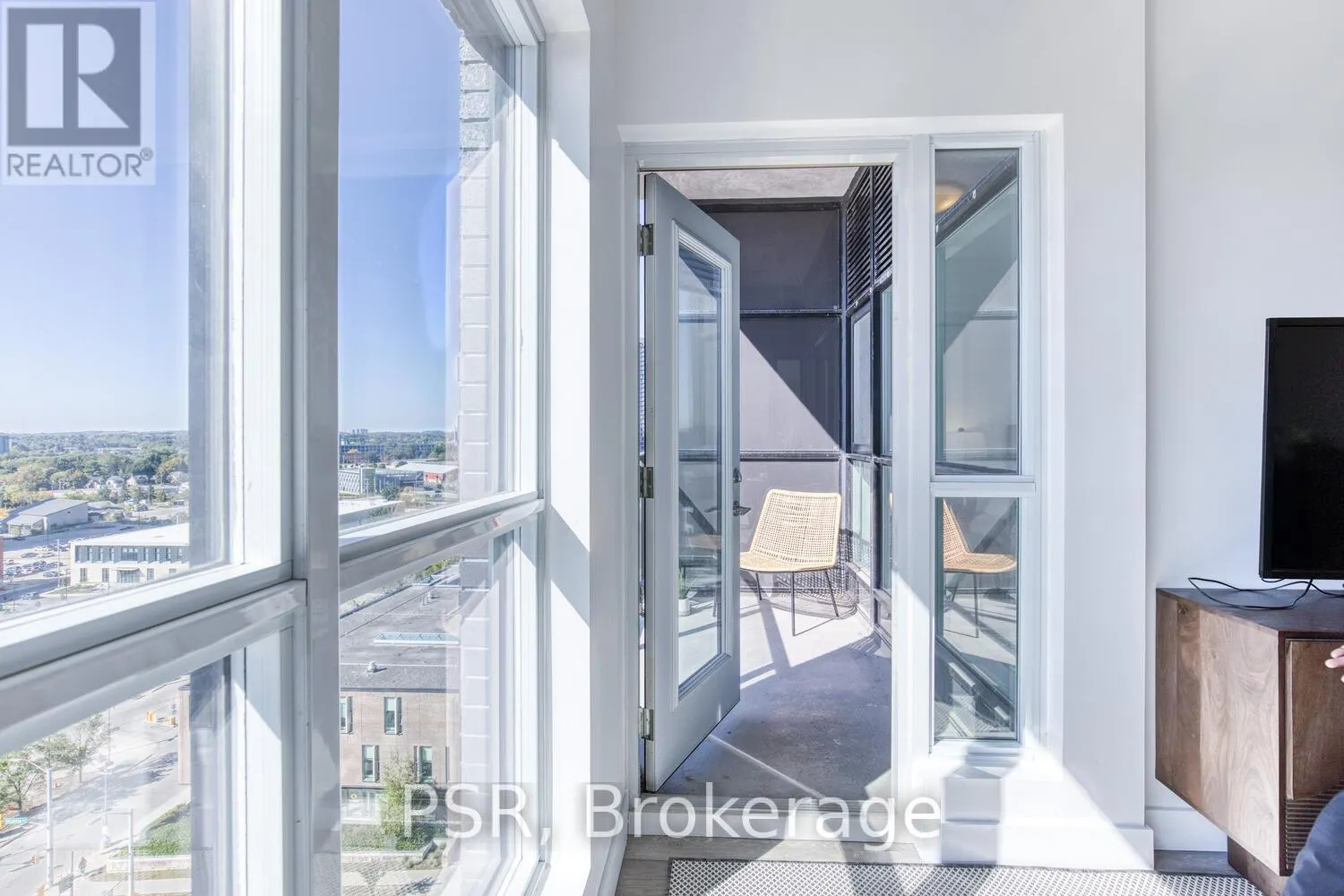 1205 - 1 VICTORIA STREET S