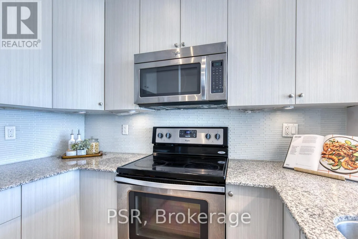 1205 - 1 VICTORIA STREET S
