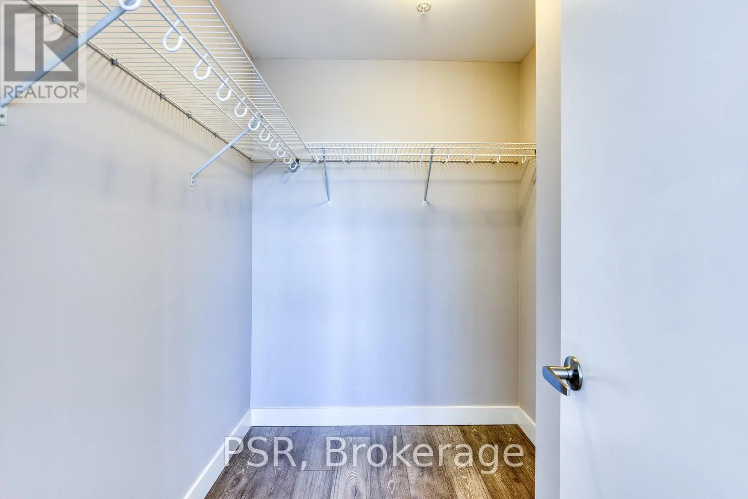 1205 - 1 VICTORIA STREET S