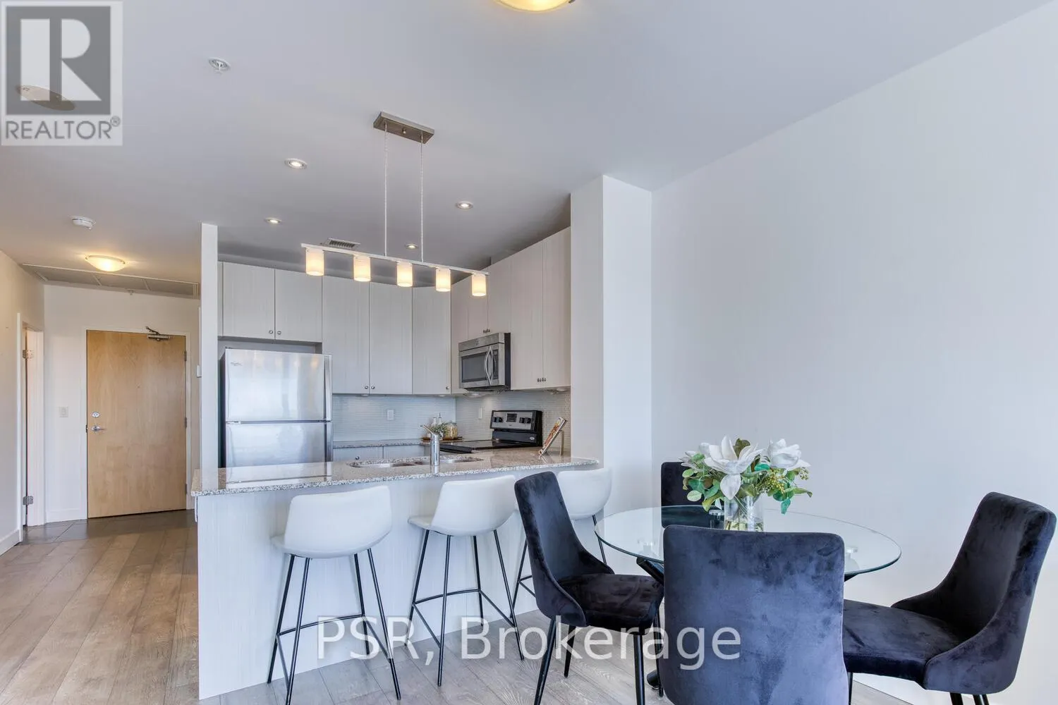 1205 - 1 VICTORIA STREET S