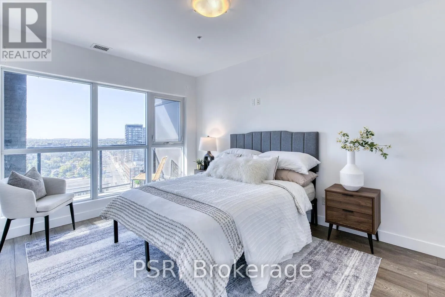 1205 - 1 VICTORIA STREET S