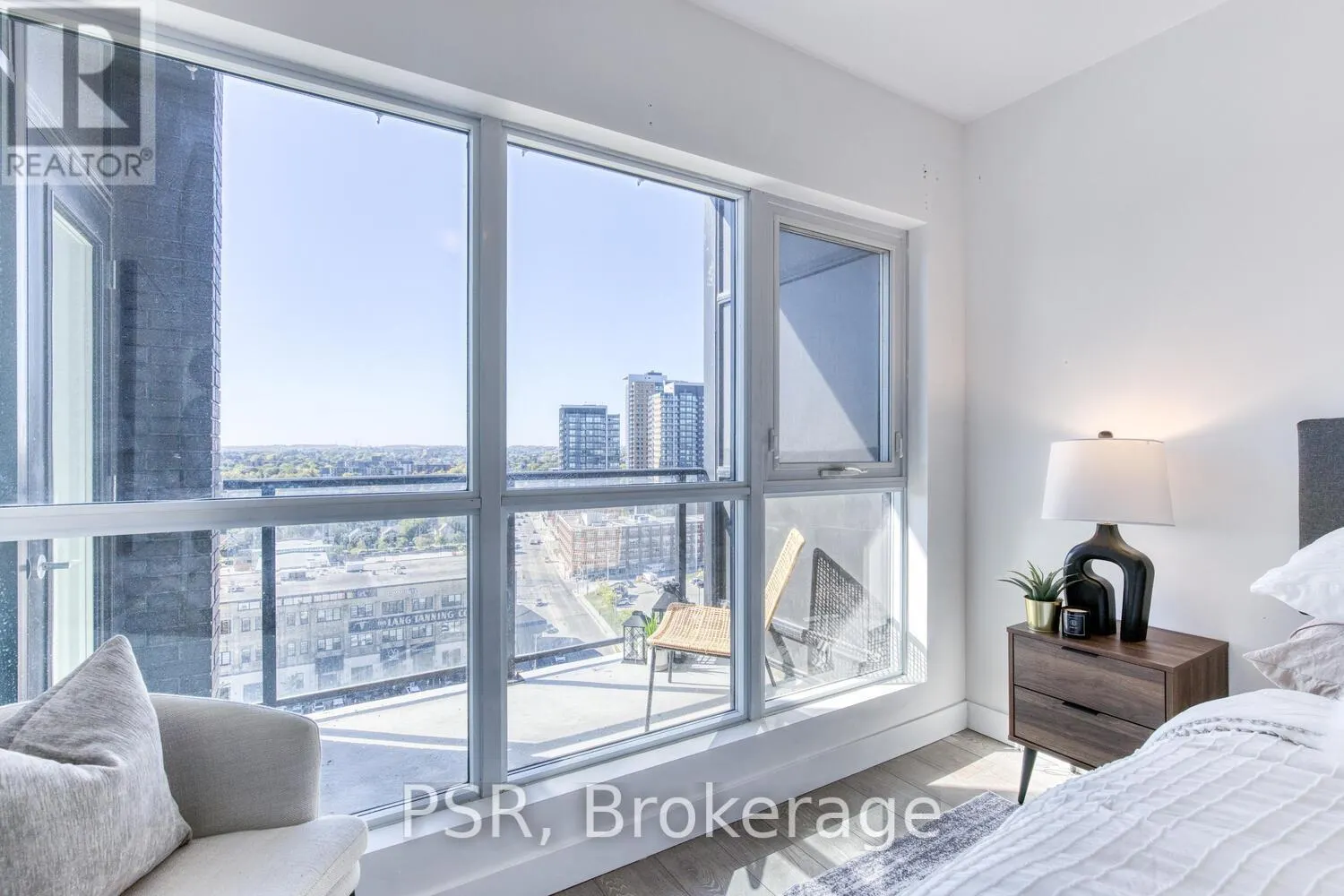 1205 - 1 VICTORIA STREET S