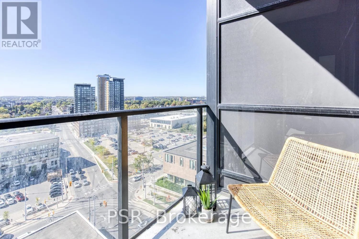 1205 - 1 VICTORIA STREET S