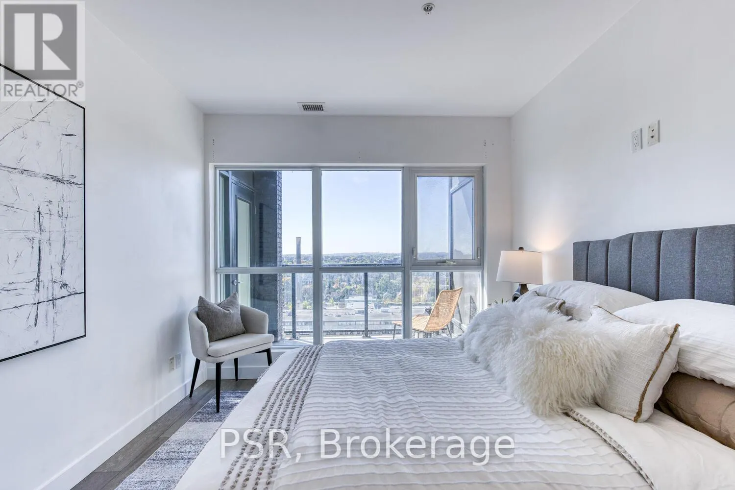 1205 - 1 VICTORIA STREET S