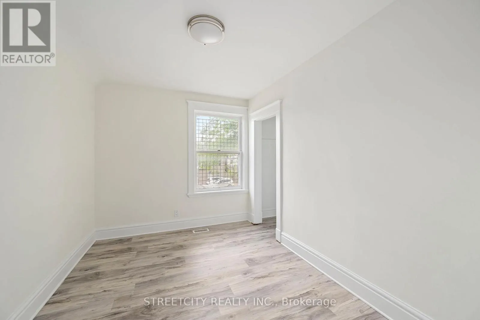 255 SIMCOE STREET