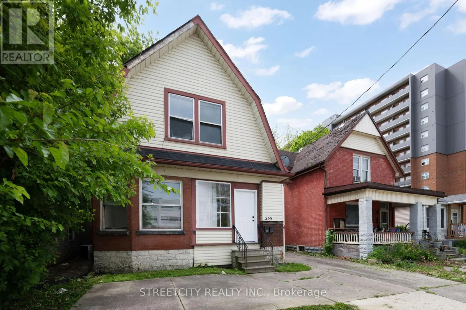 255 SIMCOE STREET