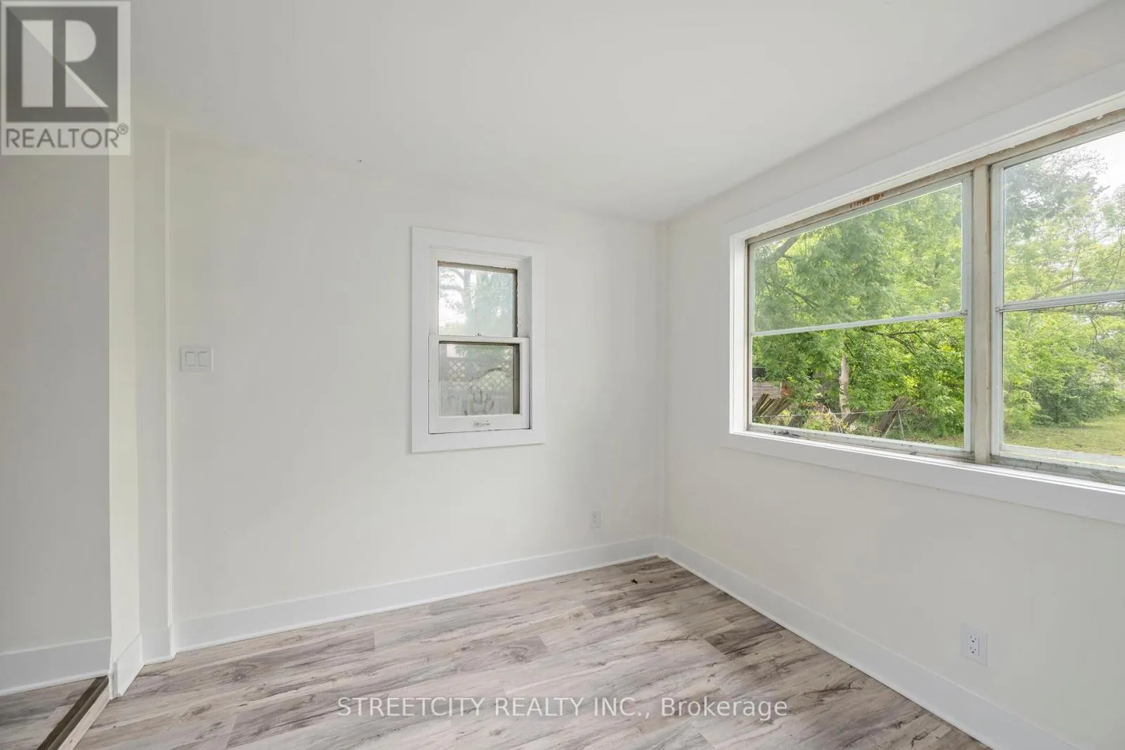 255 SIMCOE STREET