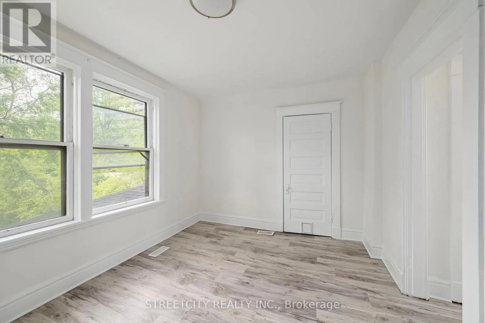 255 SIMCOE STREET