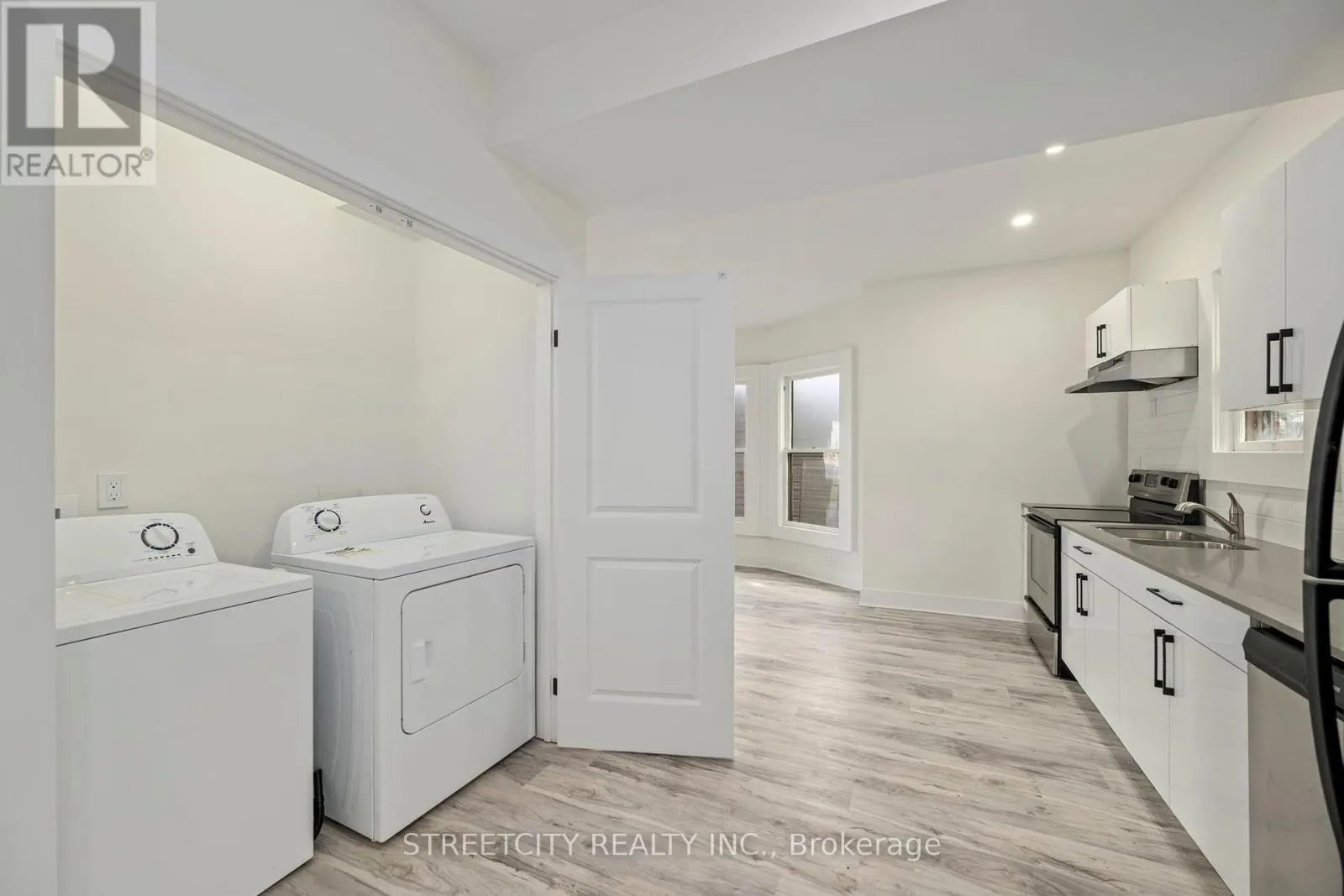 255 SIMCOE STREET