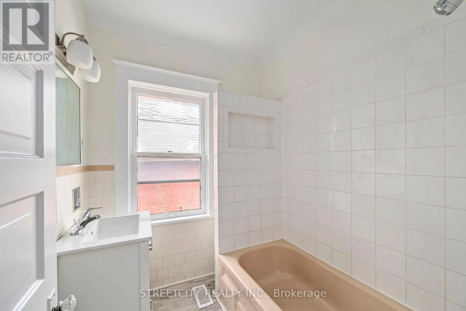 255 SIMCOE STREET