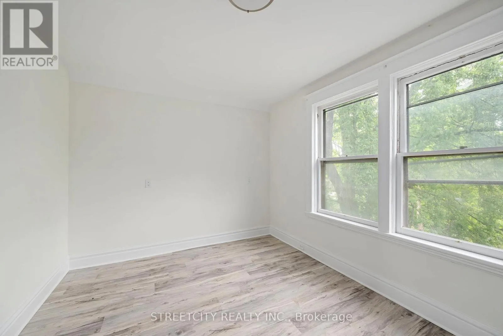 255 SIMCOE STREET