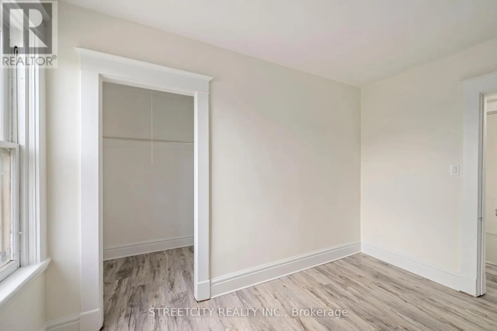 255 SIMCOE STREET