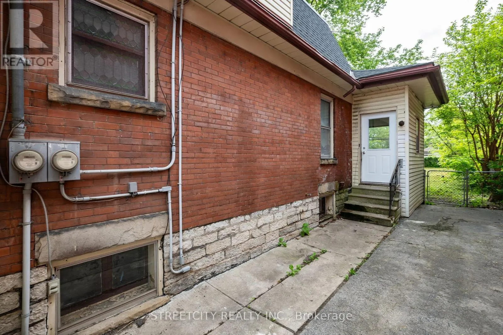 255 SIMCOE STREET