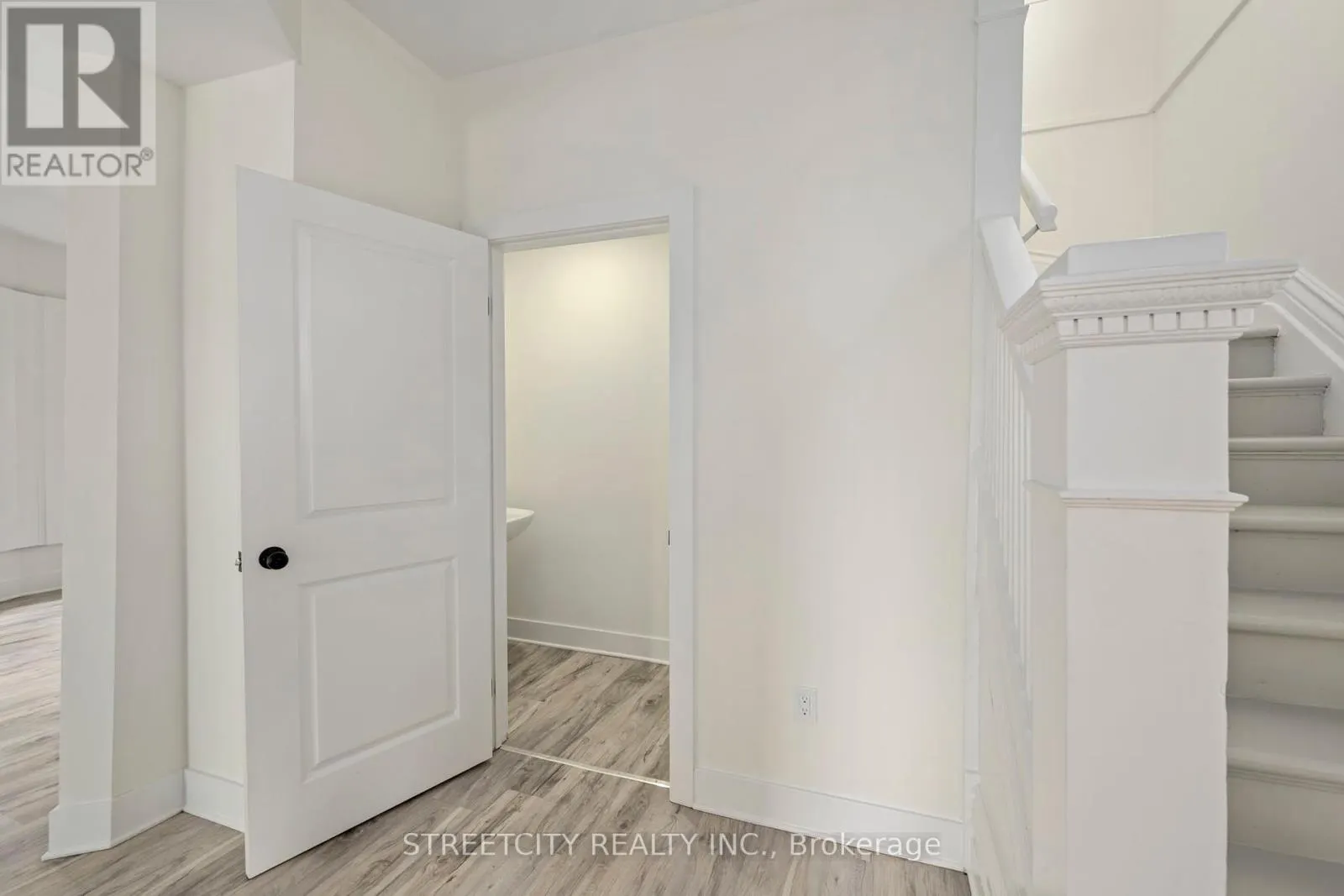 255 SIMCOE STREET