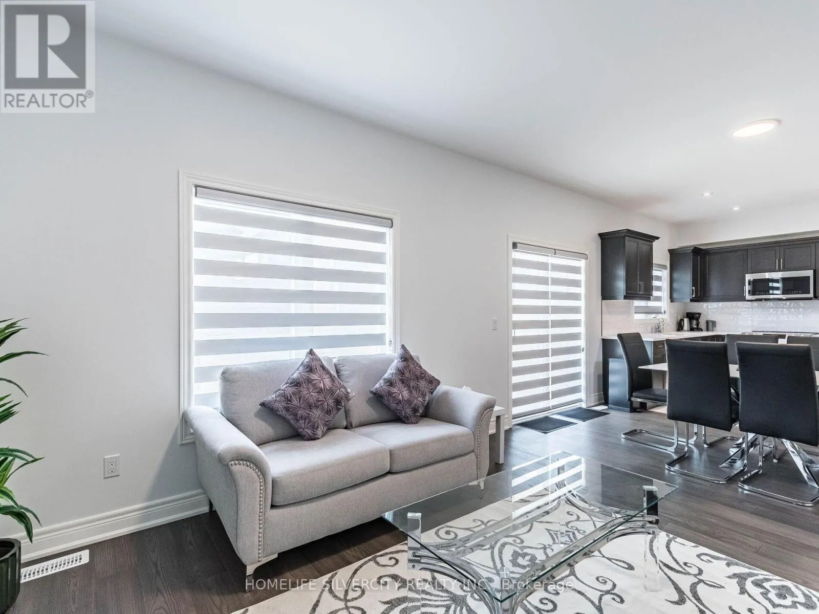 27 AUTUMN AVENUE S