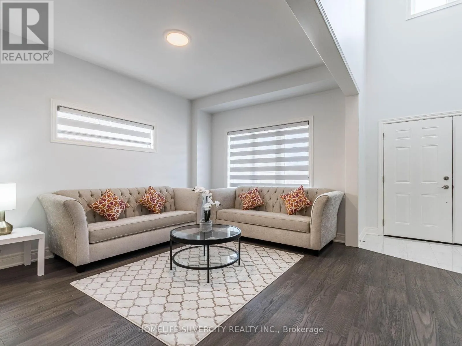 27 AUTUMN AVENUE S