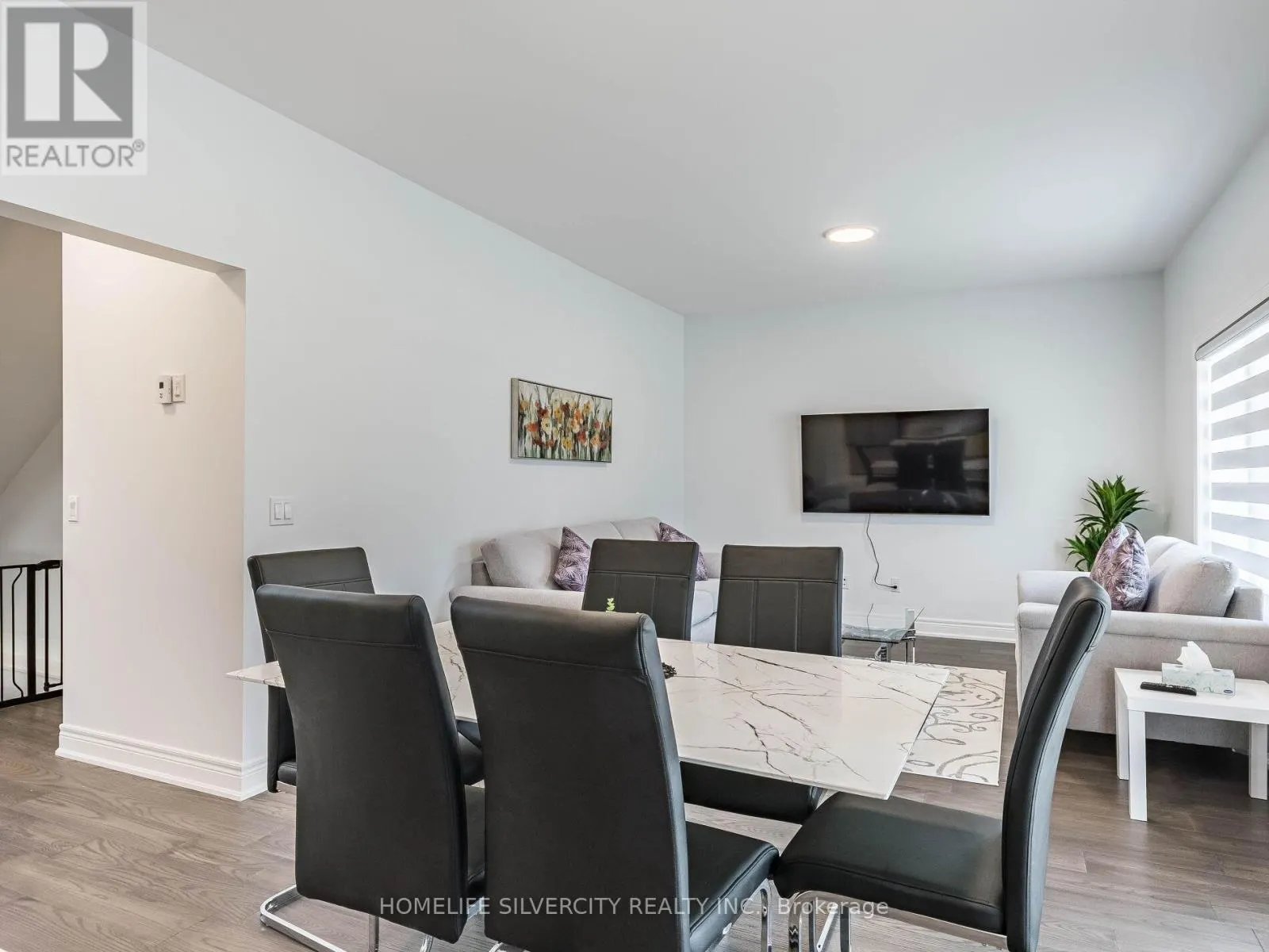 27 AUTUMN AVENUE S