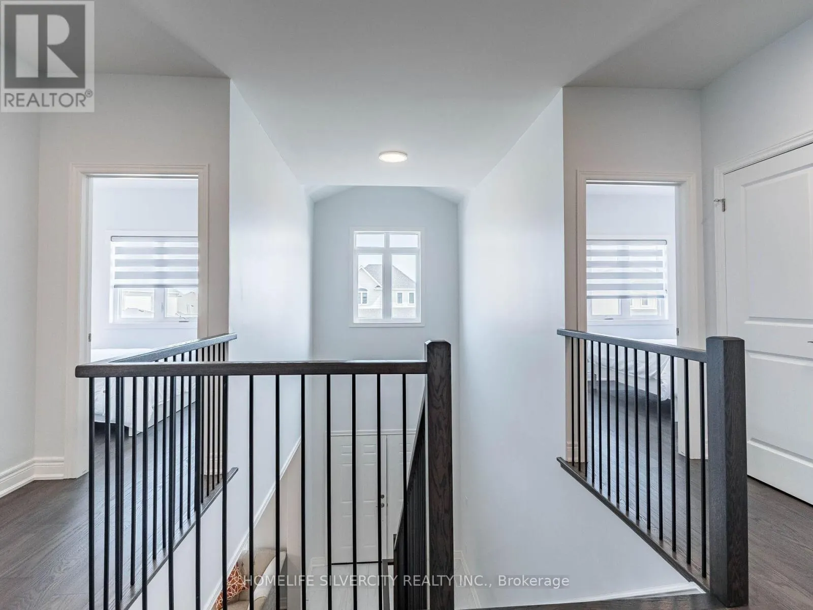 27 AUTUMN AVENUE S