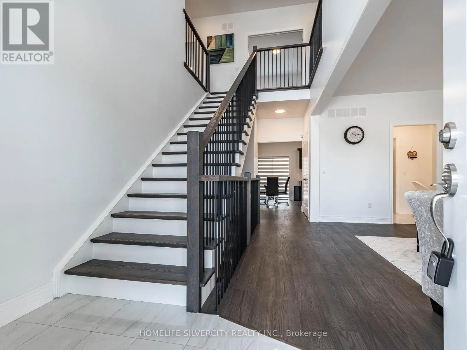 27 AUTUMN AVENUE S